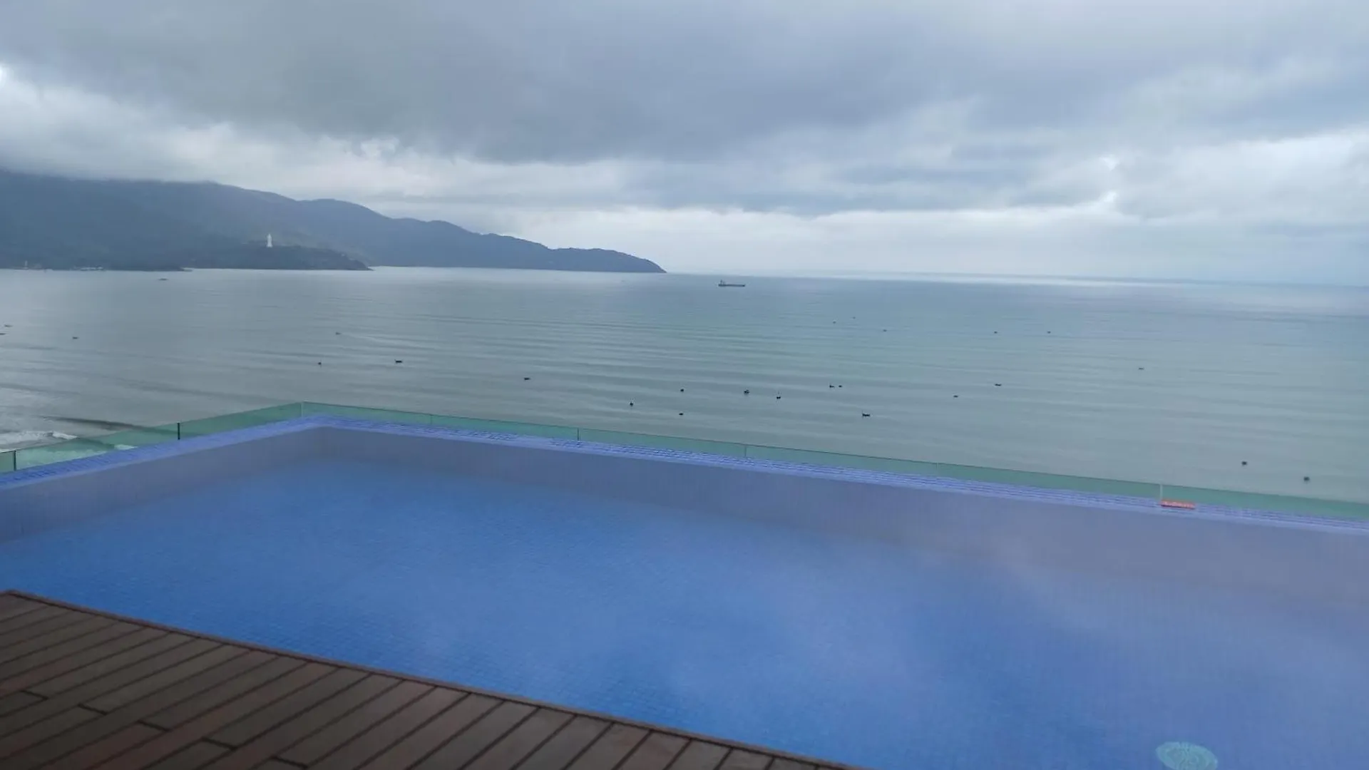 Aparthotel In A La Carte - 2 Bedrooms, 3 Balconies, Seaview, Beachfront, Central, Rooftop Pool Da Nang