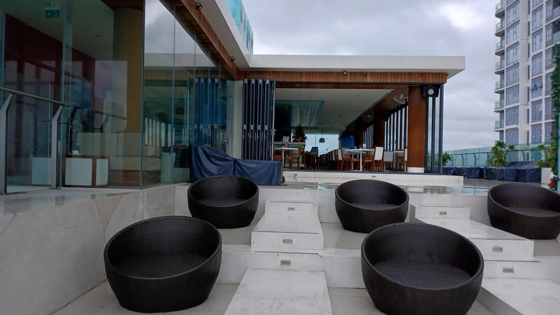 Aparthotel In A La Carte - 2 Bedrooms, 3 Balconies, Seaview, Beachfront, Central, Rooftop Pool Da Nang 0*,  Vietnam