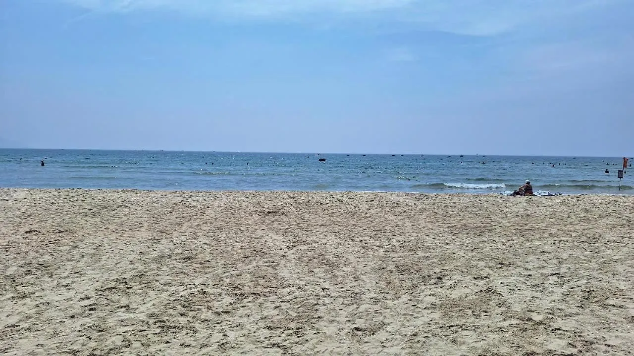 Aparthotel In A La Carte - 2 Bedrooms, 3 Balconies, Seaview, Beachfront, Central, Rooftop Pool Da Nang