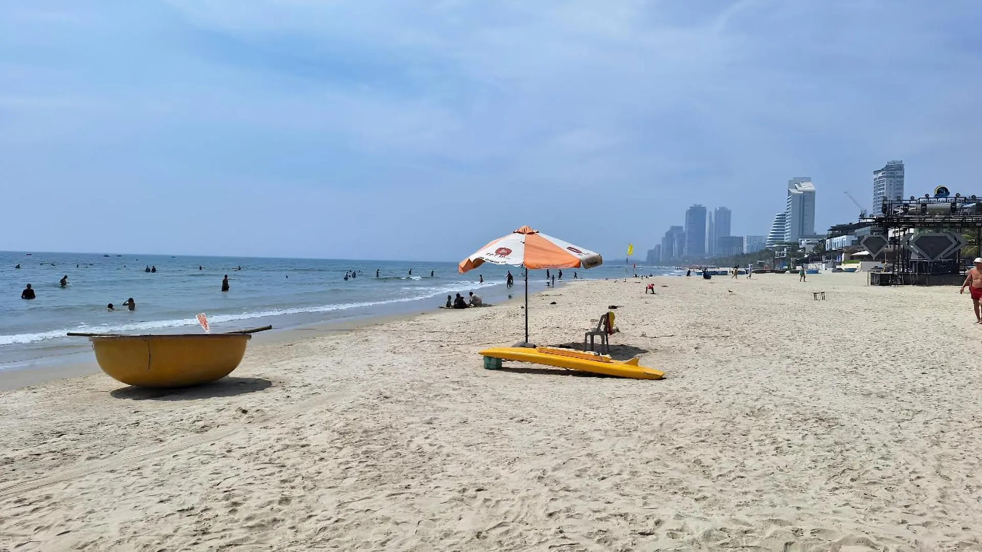 Aparthotel In A La Carte - 2 Bedrooms, 3 Balconies, Seaview, Beachfront, Central, Rooftop Pool Da Nang 0*,