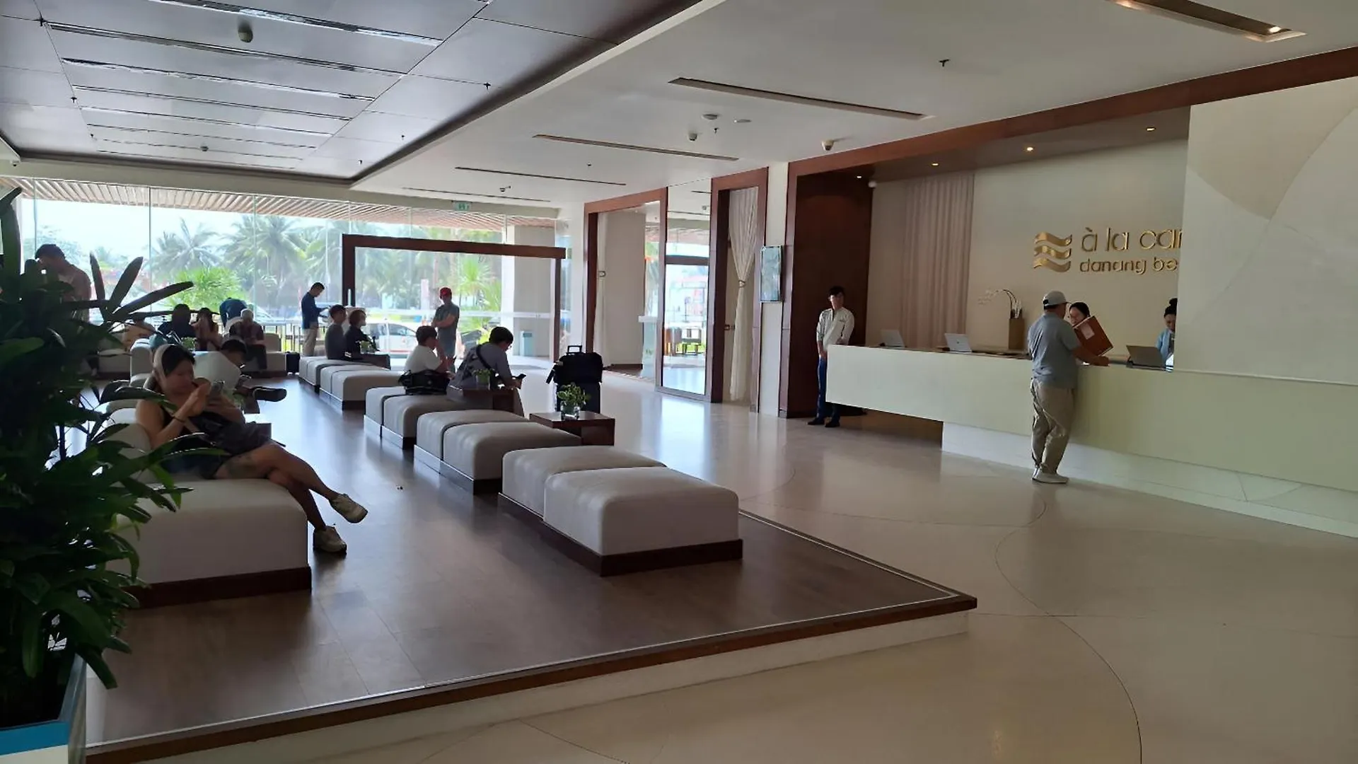 Aparthotel In A La Carte - 2 Bedrooms, 3 Balconies, Seaview, Beachfront, Central, Rooftop Pool Da Nang