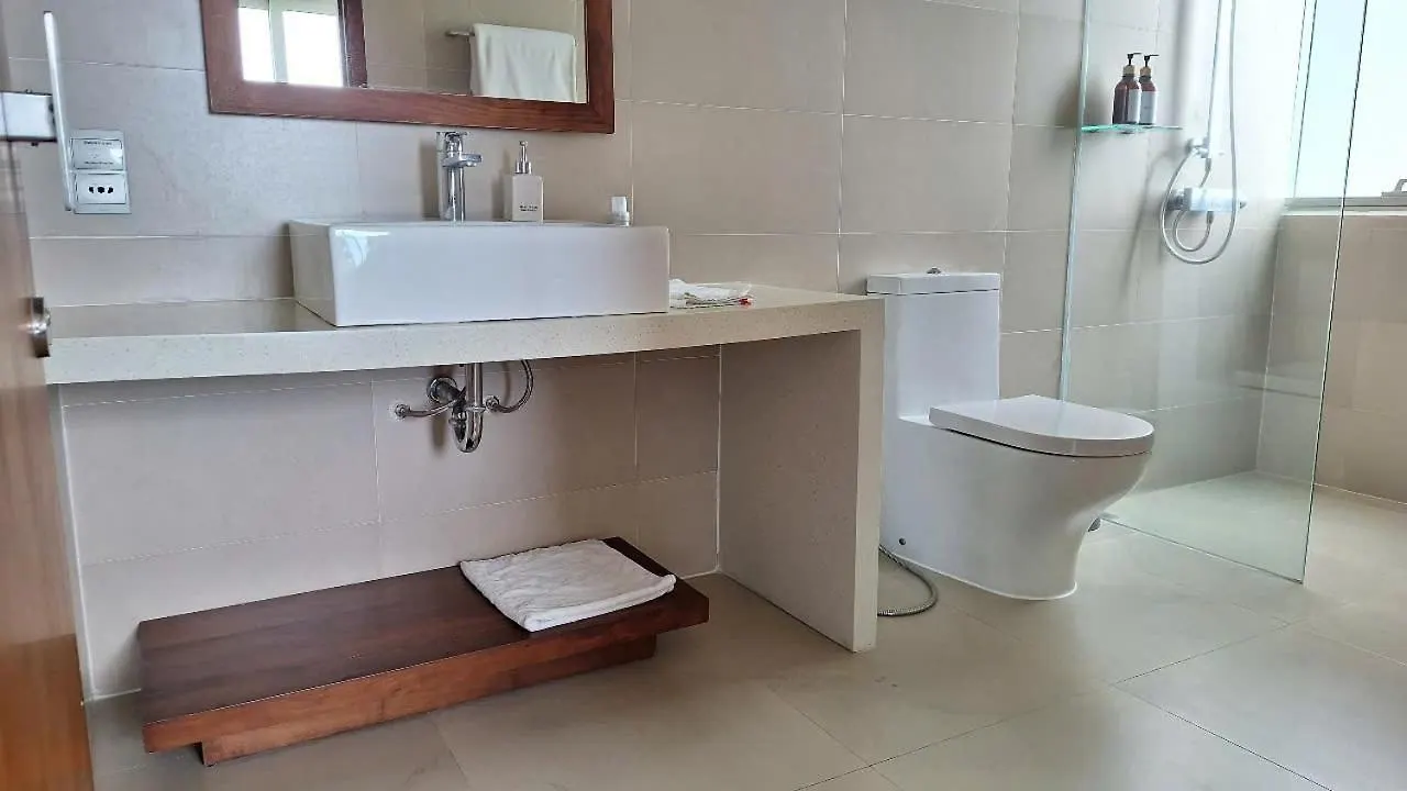 Aparthotel In A La Carte - 2 Bedrooms, 3 Balconies, Seaview, Beachfront, Central, Rooftop Pool Da Nang